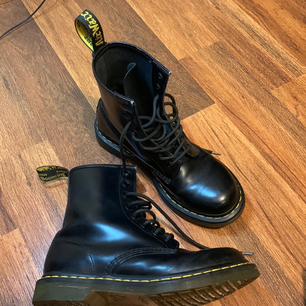 Dr. Martens 1460 Pascal 8-Eye Lace Up Smooth Leather Boots Black Women's Size 8